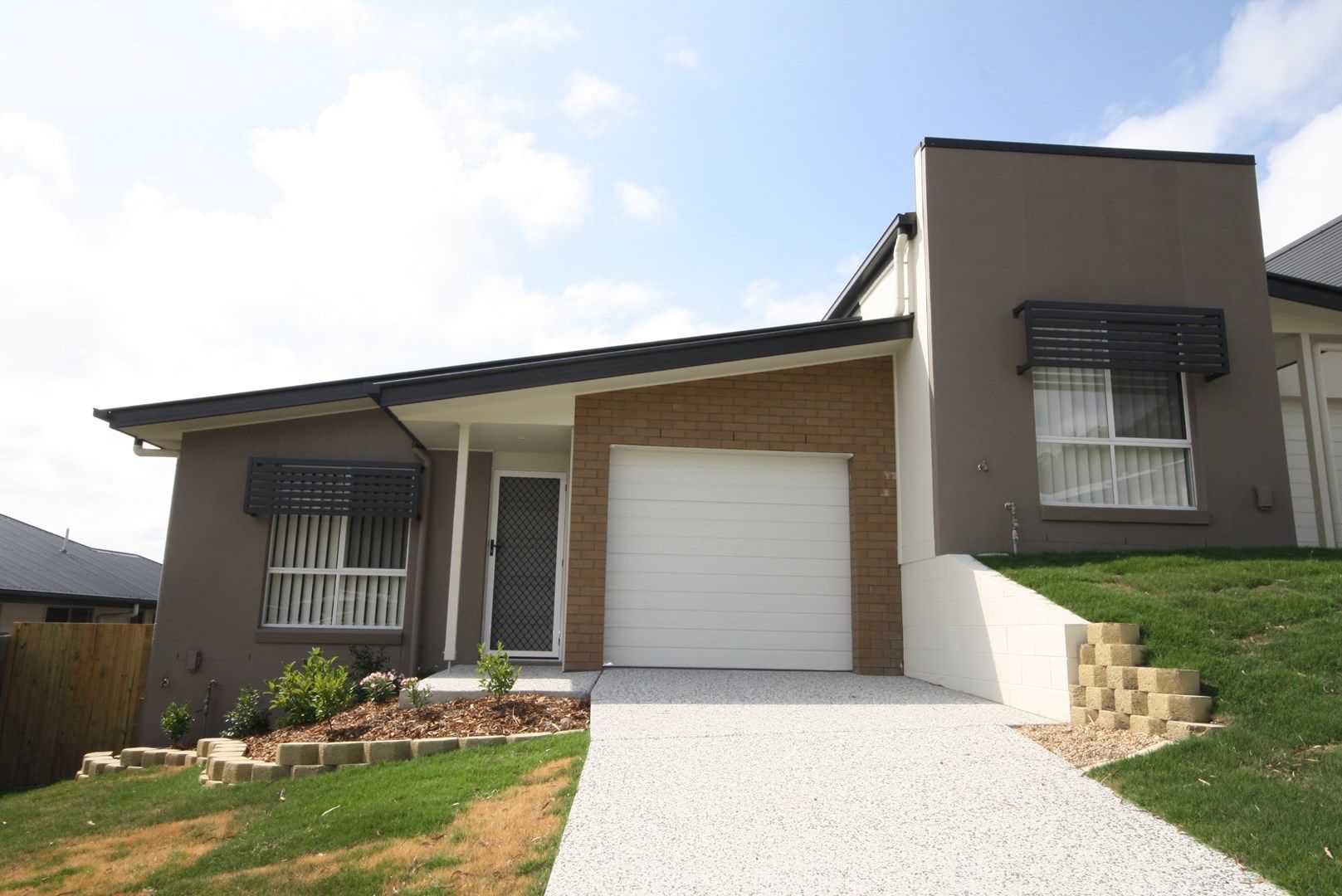 2 bedrooms Semi-Detached in 1/8 Bindarri Close WATERFORD QLD, 4133