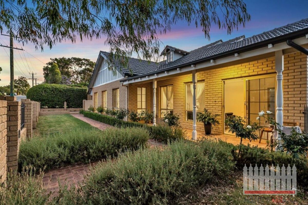 4 bedrooms House in 28 Boonooloo Road KALAMUNDA WA, 6076