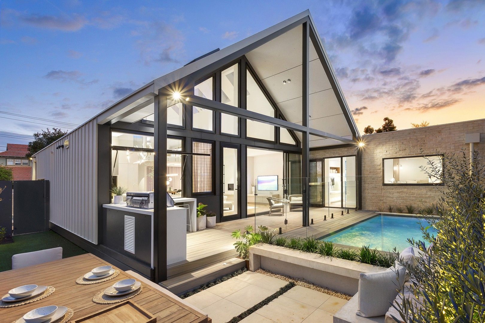 4 bedrooms House in 2 Bronte Court HAMPTON VIC, 3188