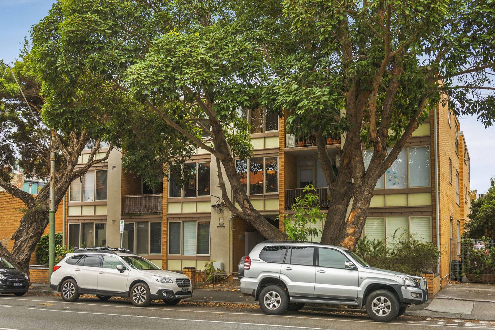 1 bedrooms Apartment / Unit / Flat in 8/93 Glen Huntly Road ELWOOD VIC, 3184