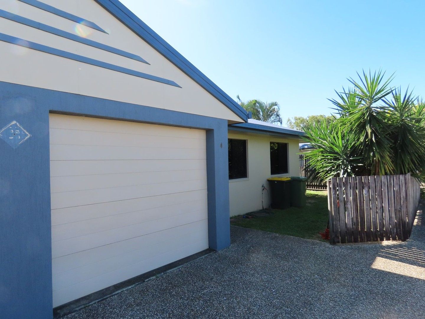 2 bedrooms Apartment / Unit / Flat in 4/15 Perkins Street NORTH MACKAY QLD, 4740