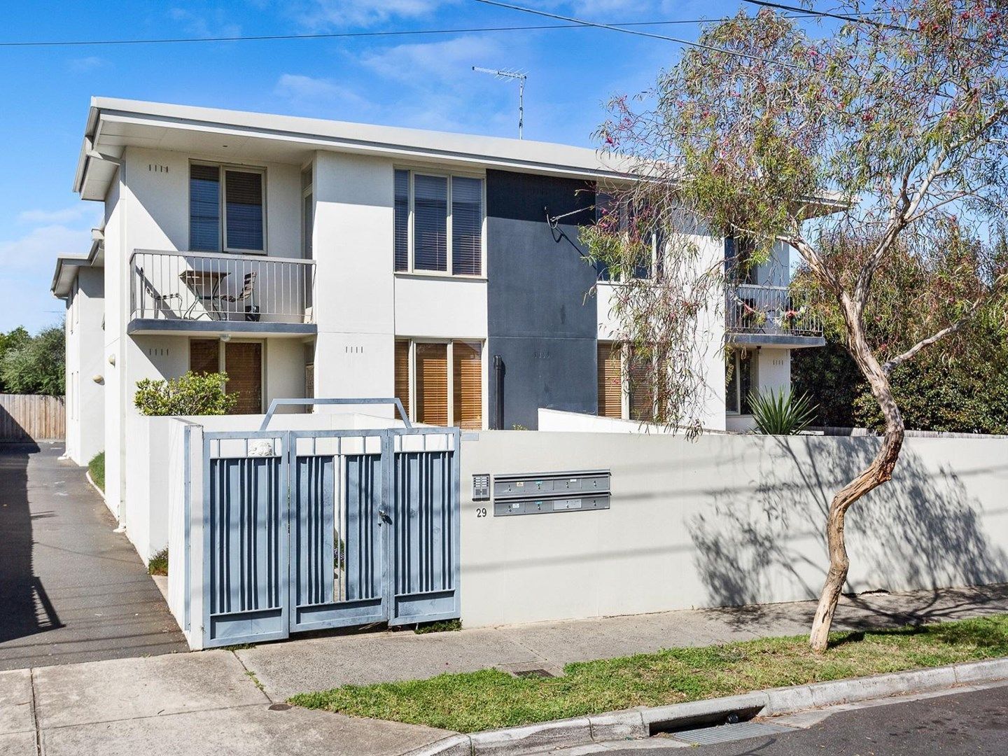 2 bedrooms Apartment / Unit / Flat in 4/29 Smith Street THORNBURY VIC, 3071