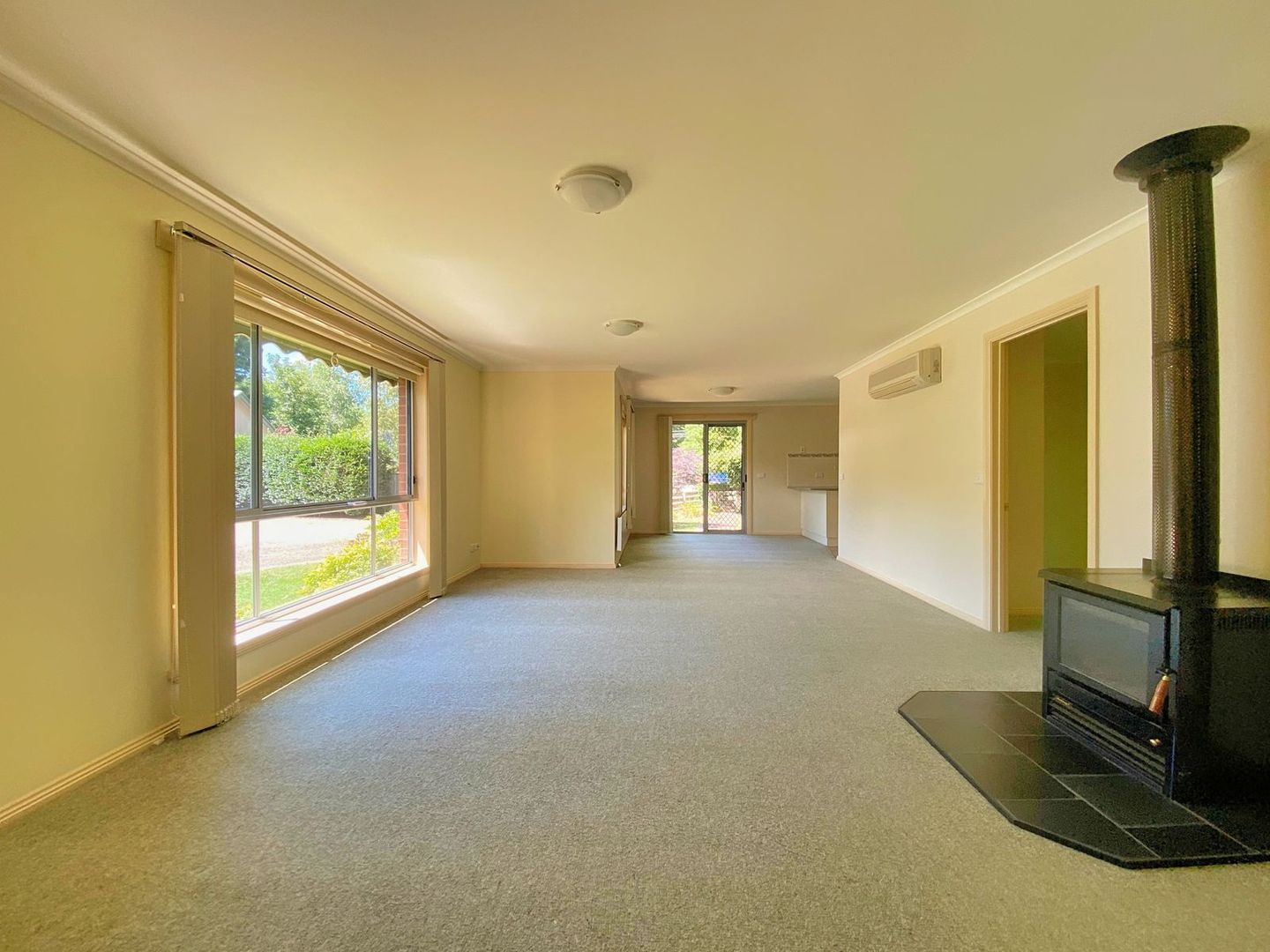 1/27 Toorak Road, Bright VIC 3741, Image 2