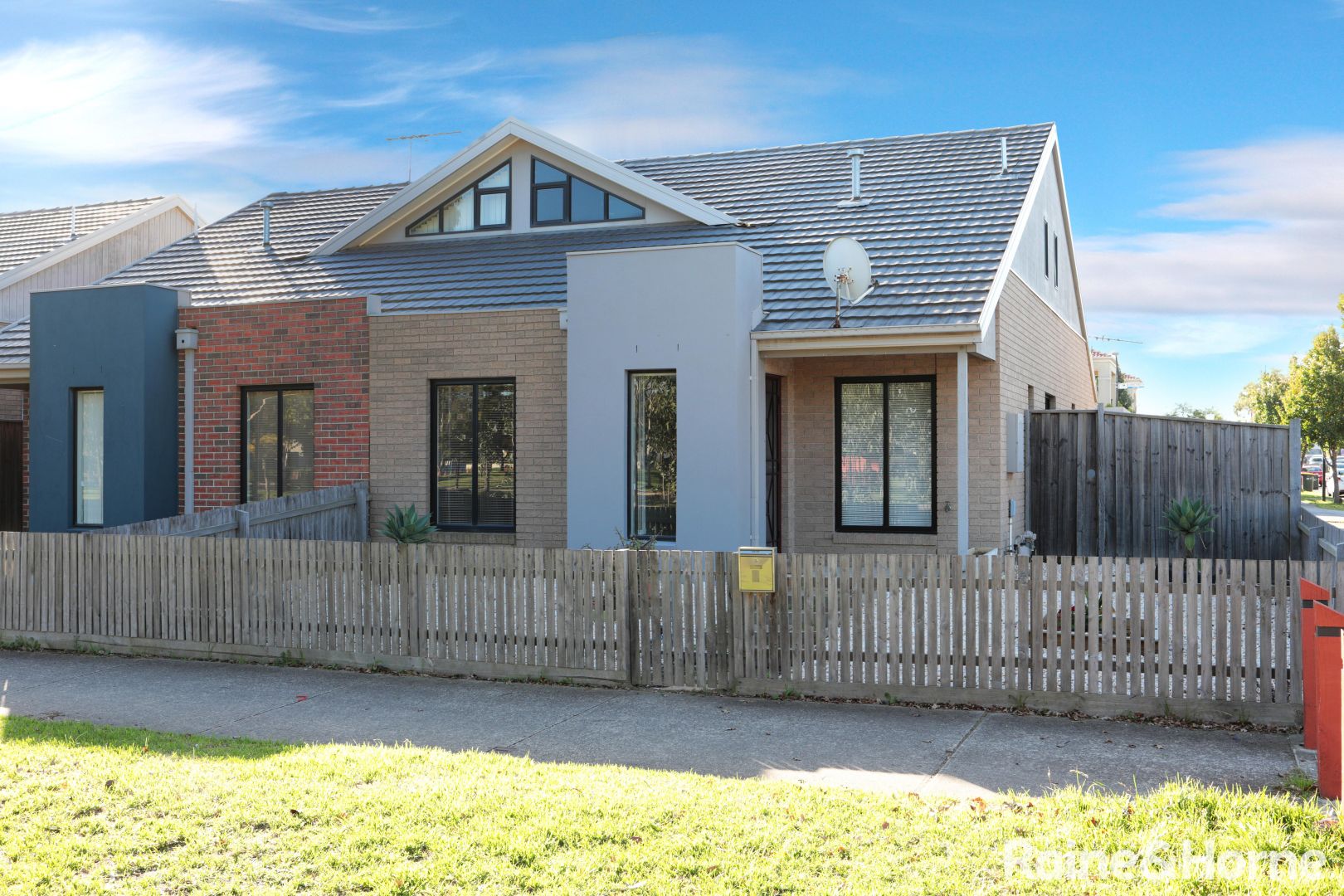 8 Burberry Lane, Deer Park VIC 3023, Image 2