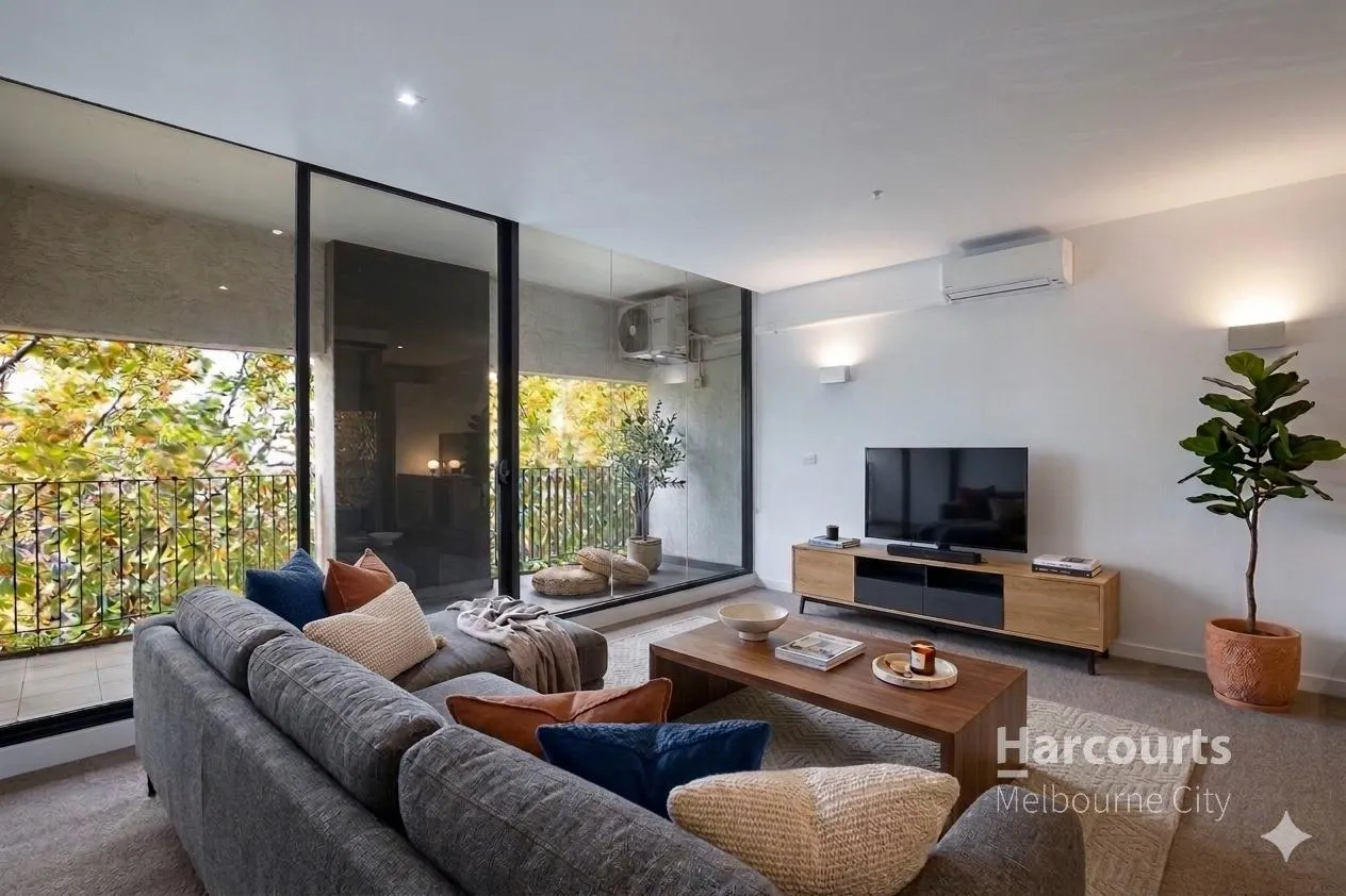 Enjoy St Kilda: Stylish, Updated Apartment with Parking! - View 2
