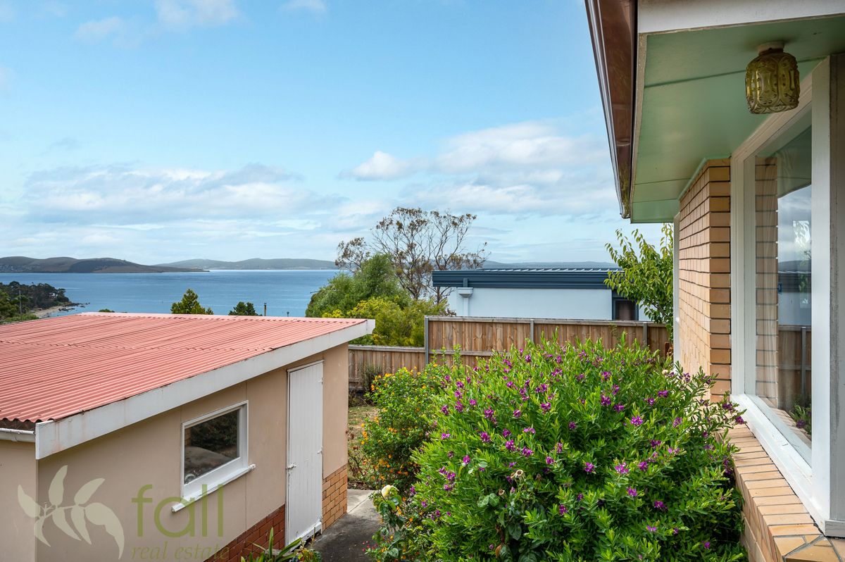 8 Wandella Avenue, Taroona TAS 7053, Image 2