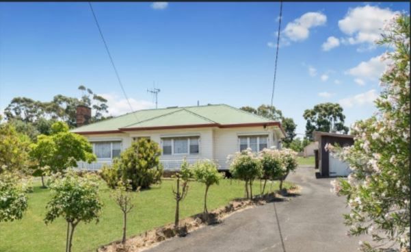 3 bedrooms House in 103 Holdsworth Road NORTH BENDIGO VIC, 3550