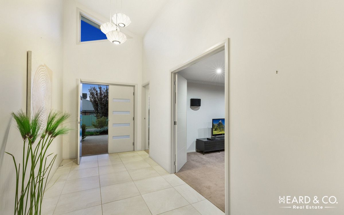 17 Roxburgh Crescent, Junortoun VIC 3551, Image 2