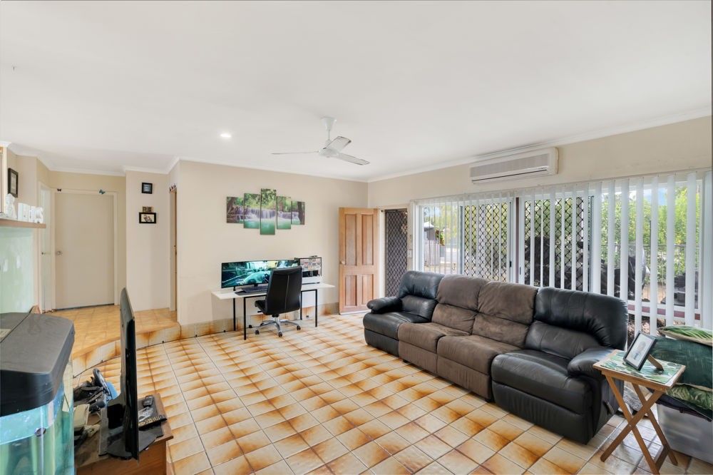 8 Trucano Close, Whitfield QLD 4870, Image 2