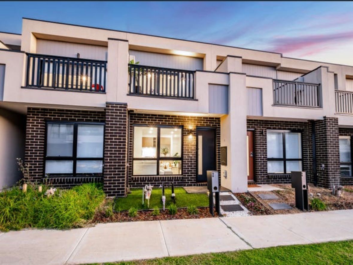 2 bedrooms Townhouse in 96 Fusion Circuit CRANBOURNE WEST VIC, 3977