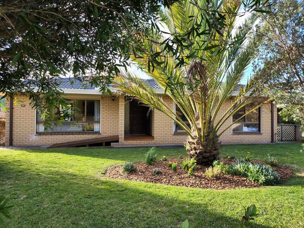 37 Gordon Street, Little Grove WA 6330, Image 0