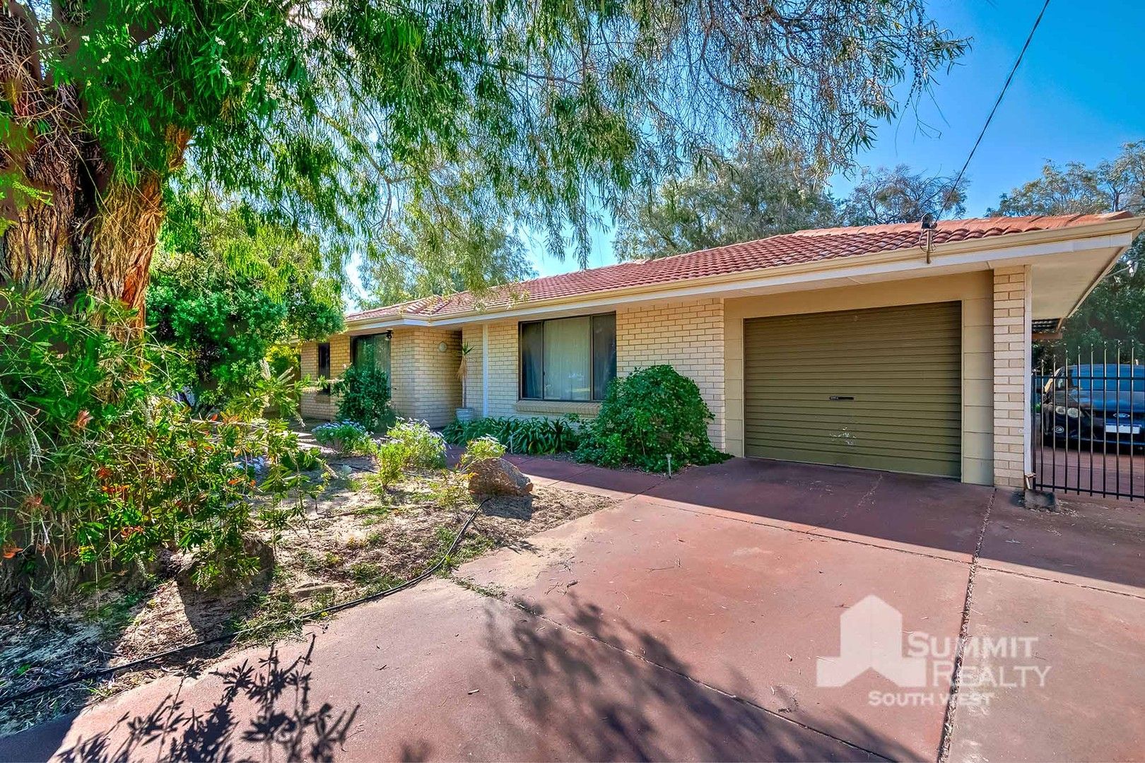 3 bedrooms House in 4 Beagle Place CAREY PARK WA, 6230