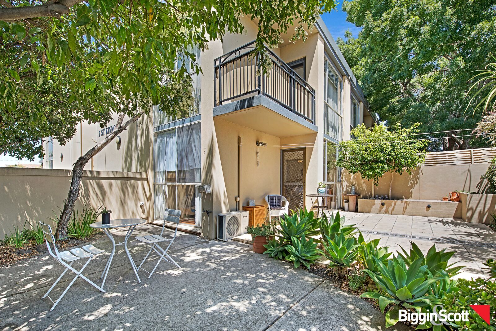 1 bedrooms Apartment / Unit / Flat in 2/2 St Kinnord Street ABERFELDIE VIC, 3040