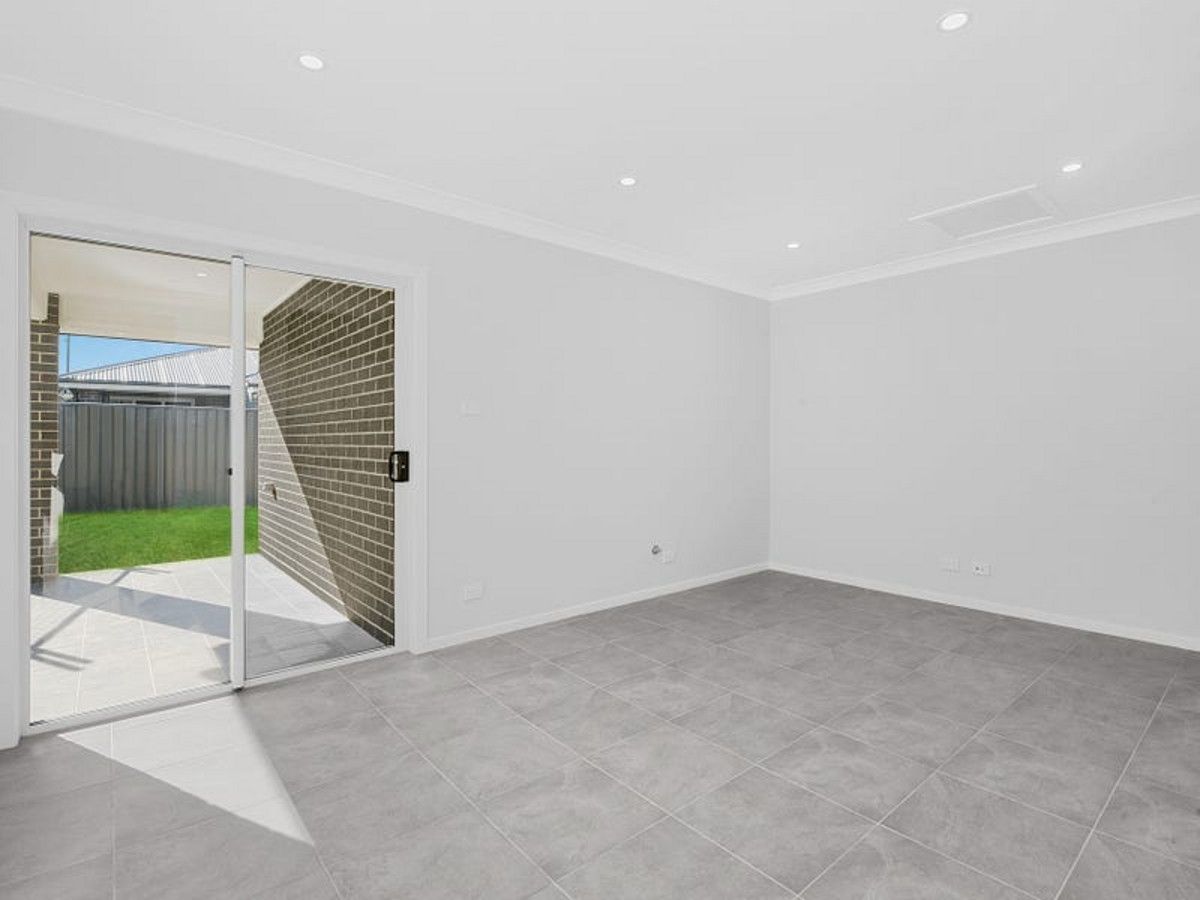 1 bedrooms House in 8A Stratton Road ORAN PARK NSW, 2570