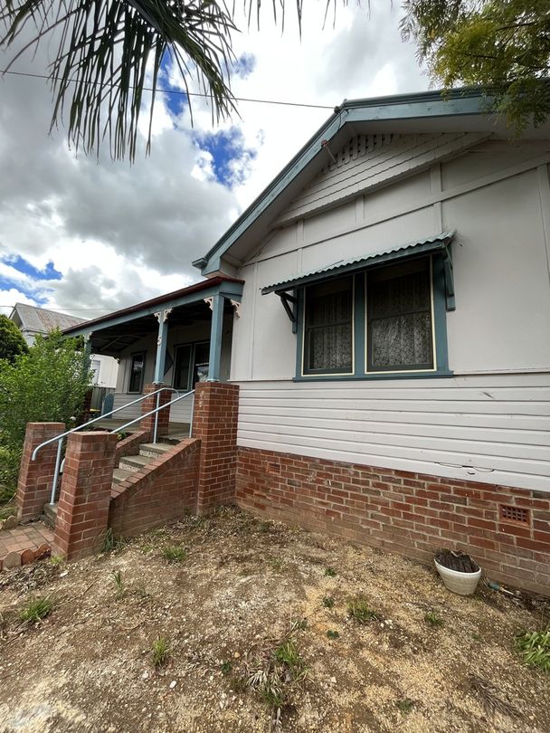 5 Nelson Street, Cowra NSW 2794 House For Rent 330 Domain