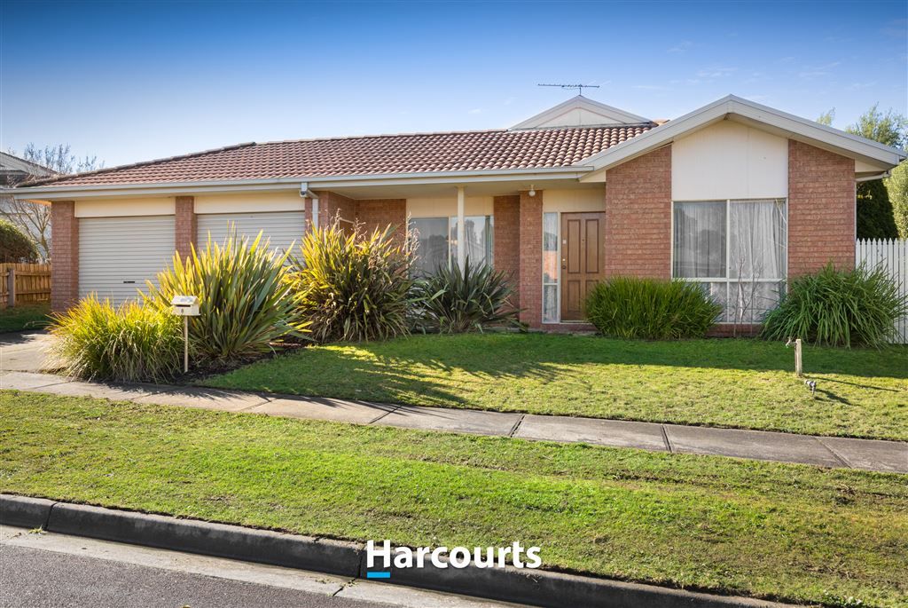 8 Renmark Court, Berwick VIC 3806