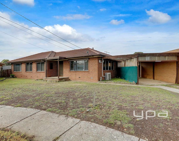 33 Cassandra Drive, Gladstone Park VIC 3043