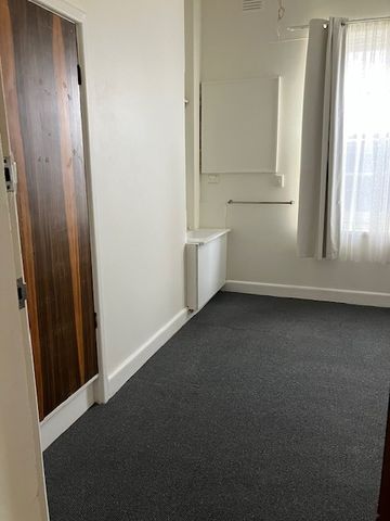 1 bedrooms Apartment / Unit / Flat in 5/77 Somerville Road YARRAVILLE VIC, 3013