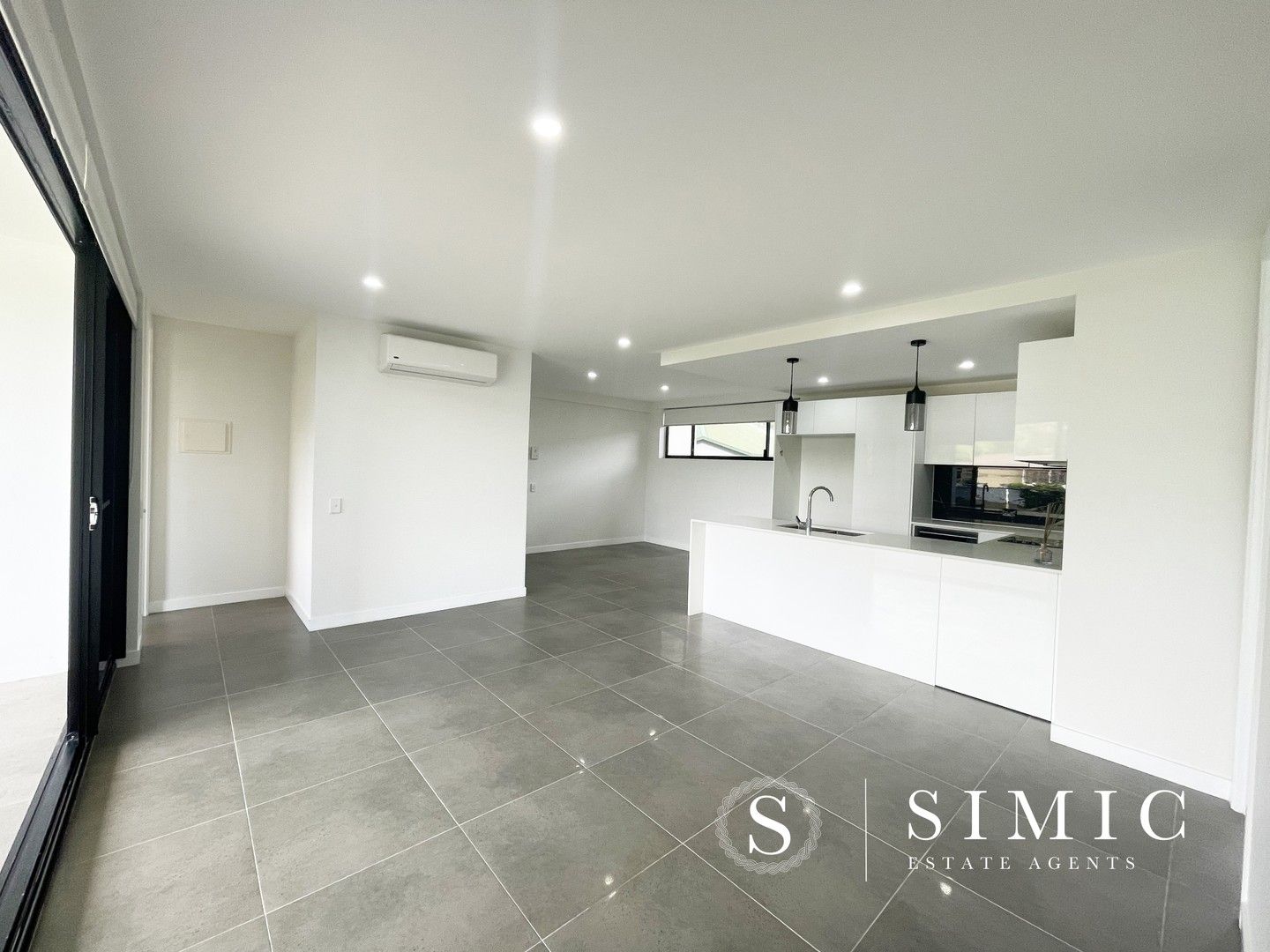 3 bedrooms Apartment / Unit / Flat in 2/57 Cambridge Street CARINA HEIGHTS QLD, 4152