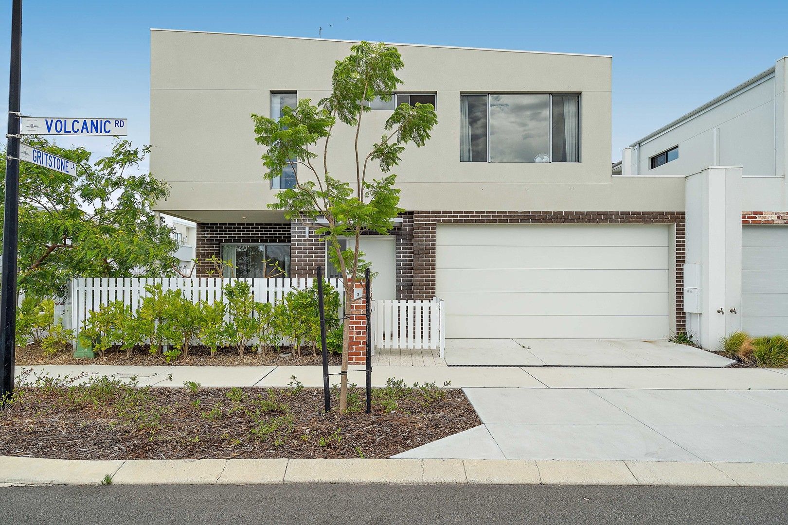 3 bedrooms House in 3 Volcanic Road TREEBY WA, 6164