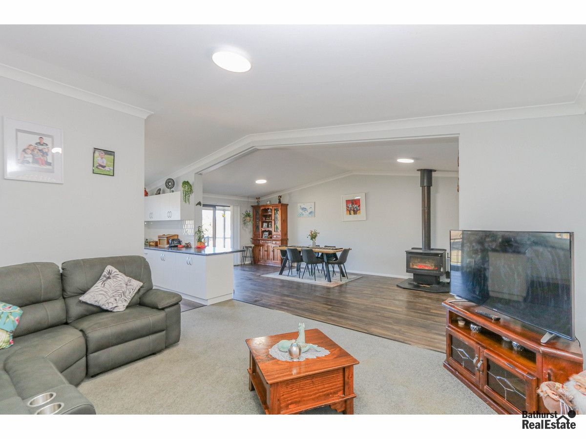 43 Caloola Street, Newbridge NSW 2795, Image 2