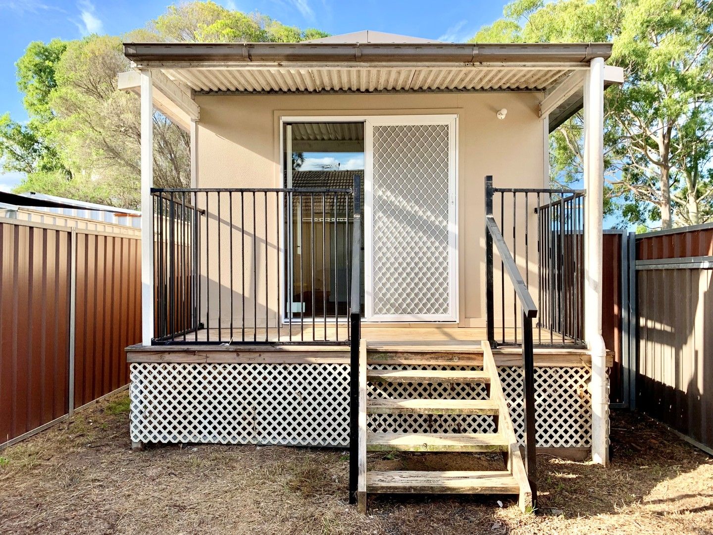 1 bedrooms Studio in 16A Raine Avenue LURNEA NSW, 2170