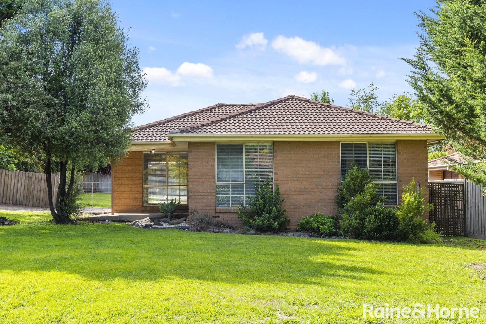 1 Banksia Grove, Gisborne VIC 3437, Image 1