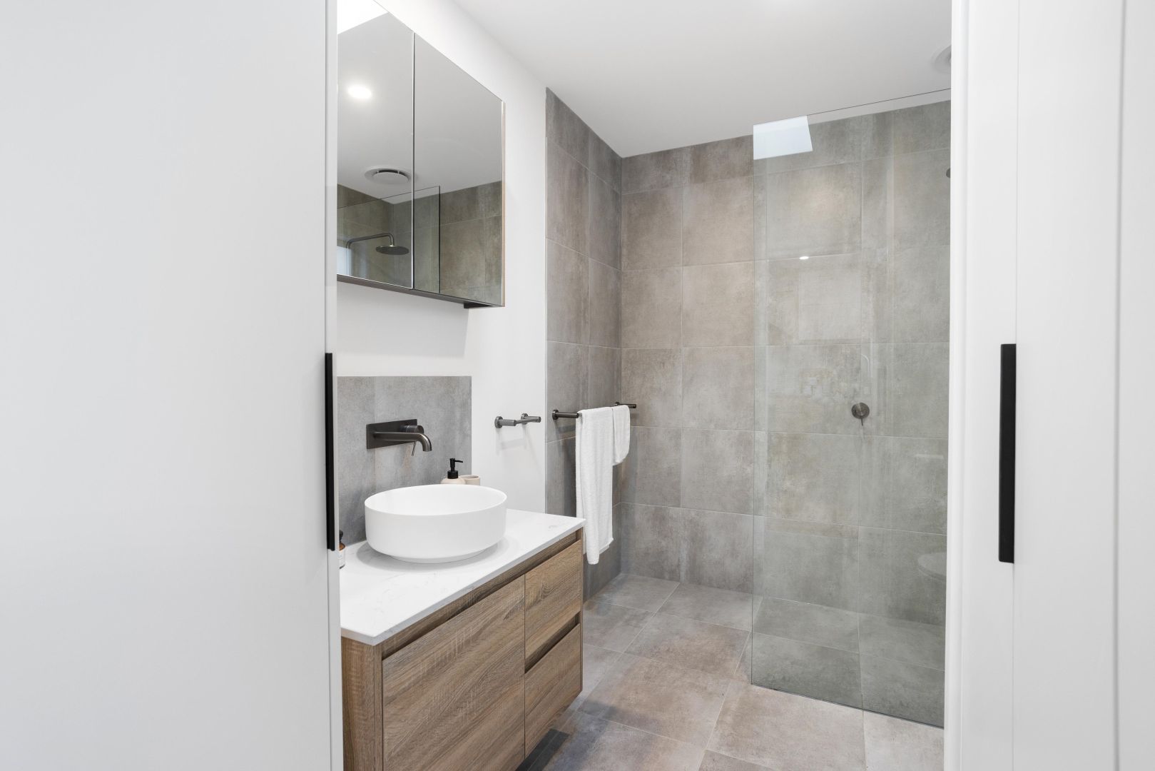 2/4 Kinkora Road, Blackburn VIC 3130 Apartment For Rent 490 Domain