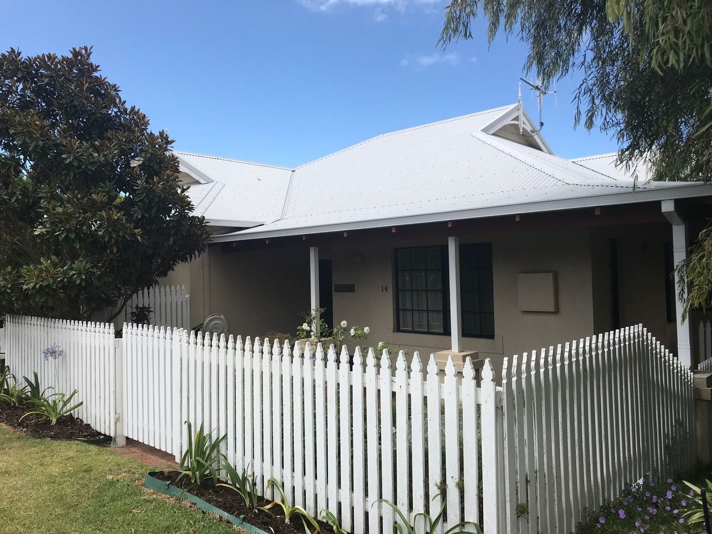3 bedrooms House in 14 Golf Links Road MIDDLETON BEACH WA, 6330