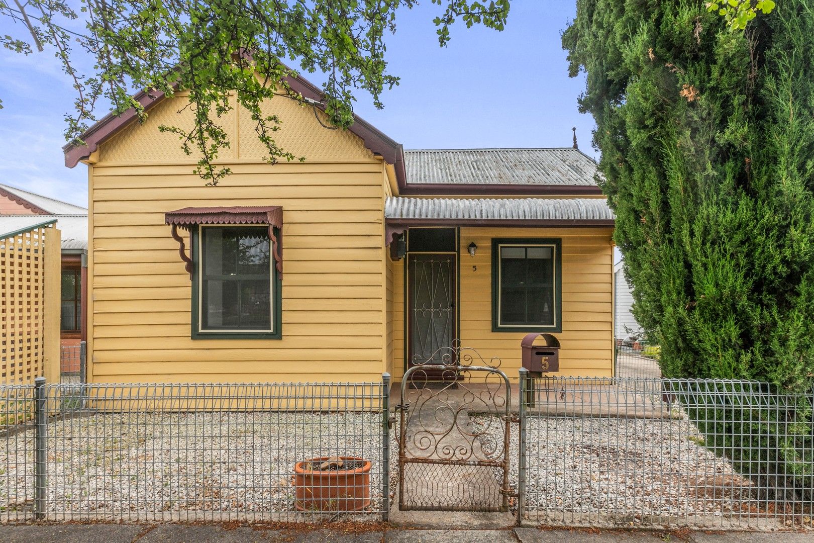 5 Surveyor Street, Queanbeyan NSW 2620 House For Rent Domain