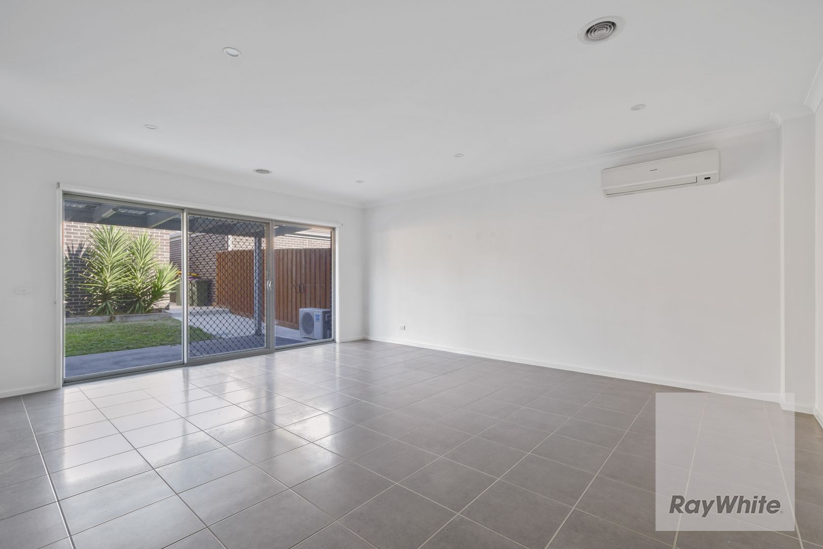 28 Greenhaven Gardens, South Morang VIC 3752, Image 1