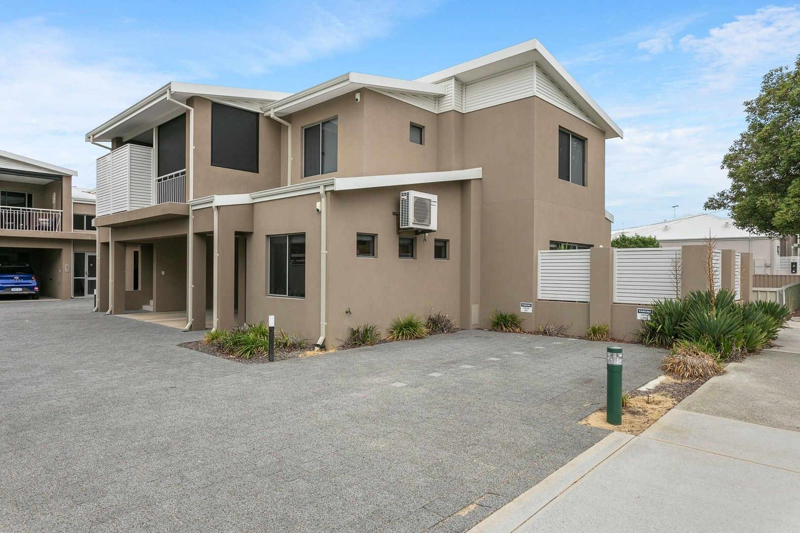 2 bedrooms Apartment / Unit / Flat in 1/32 Winchelsea Road NOLLAMARA WA, 6061