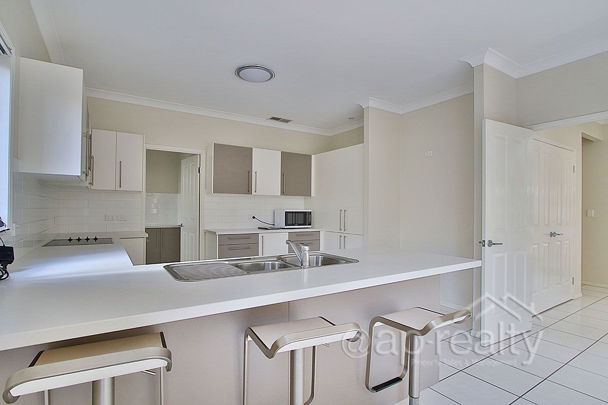 5 Gregory Close, Forest Lake QLD 4078, Image 2