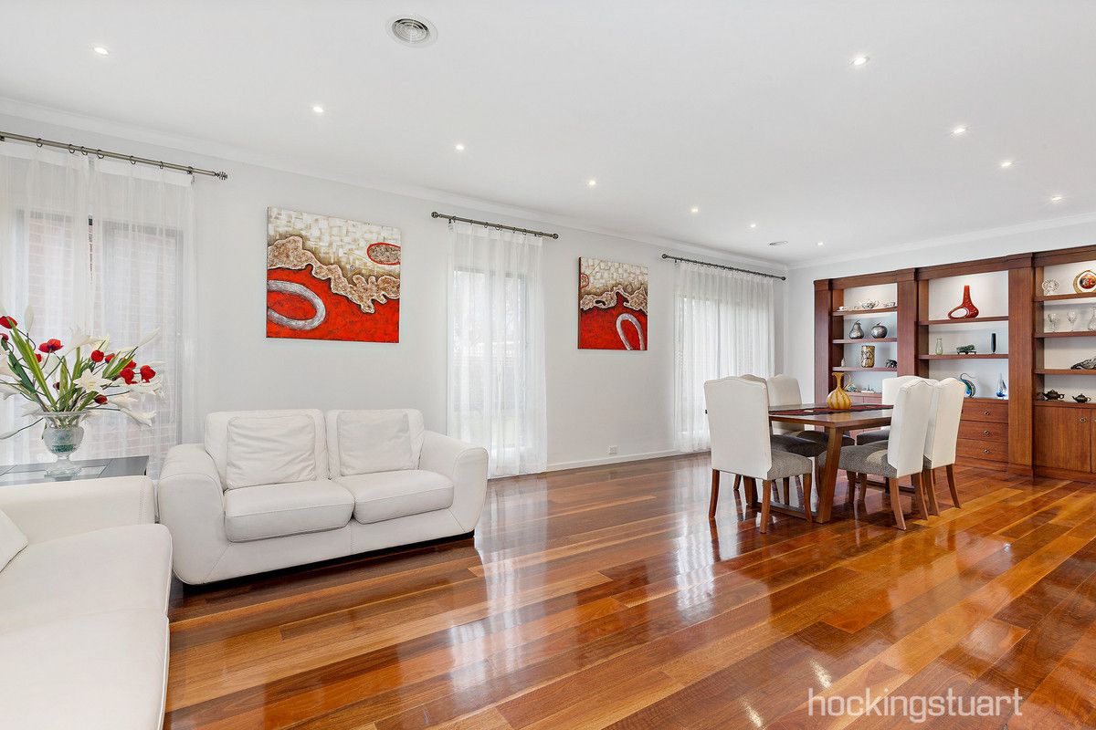 5 Chilcote Court, Box Hill South VIC 3128, Image 2