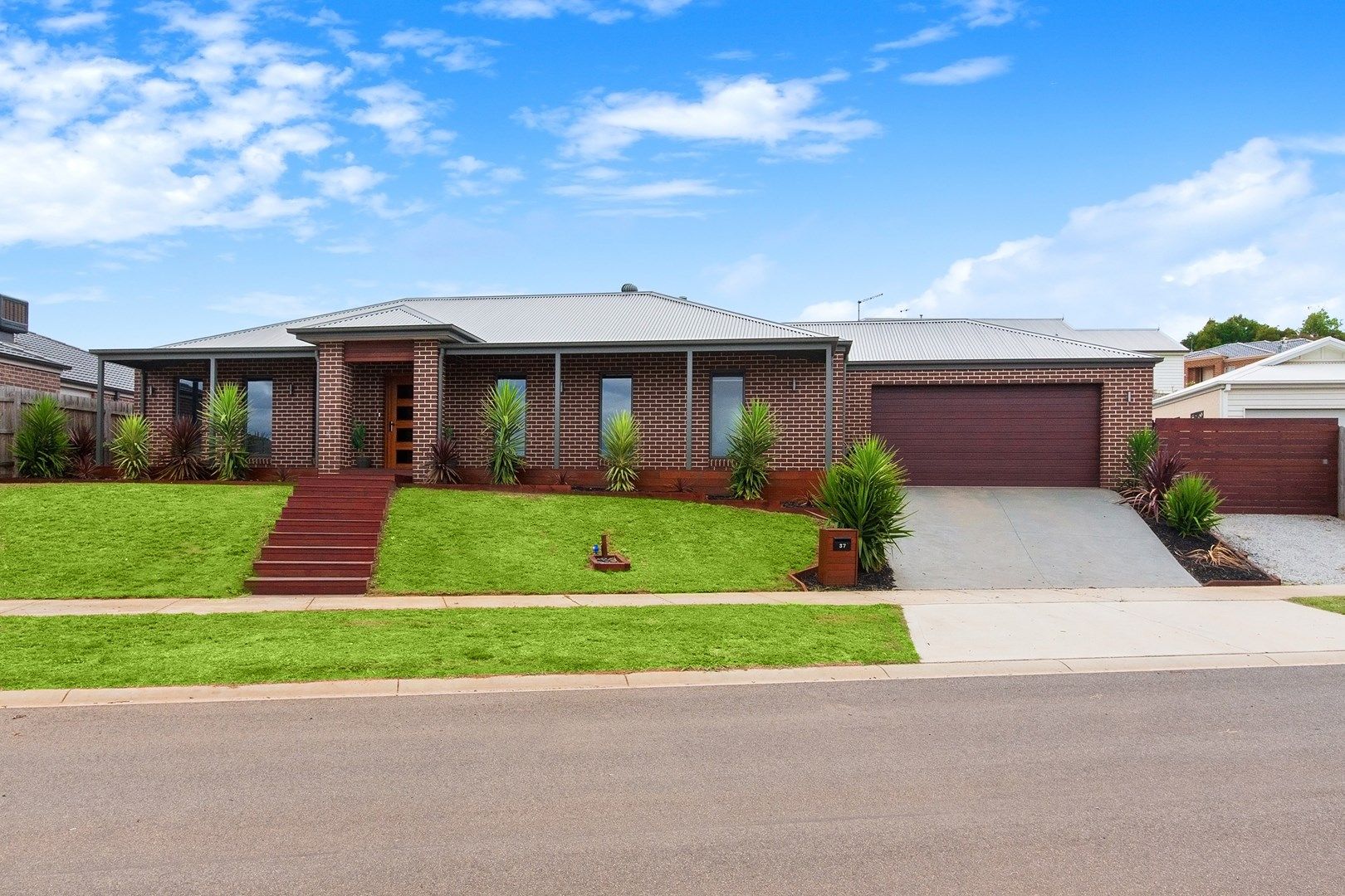 37 Manikato Drive, Drouin VIC 3818, Image 0