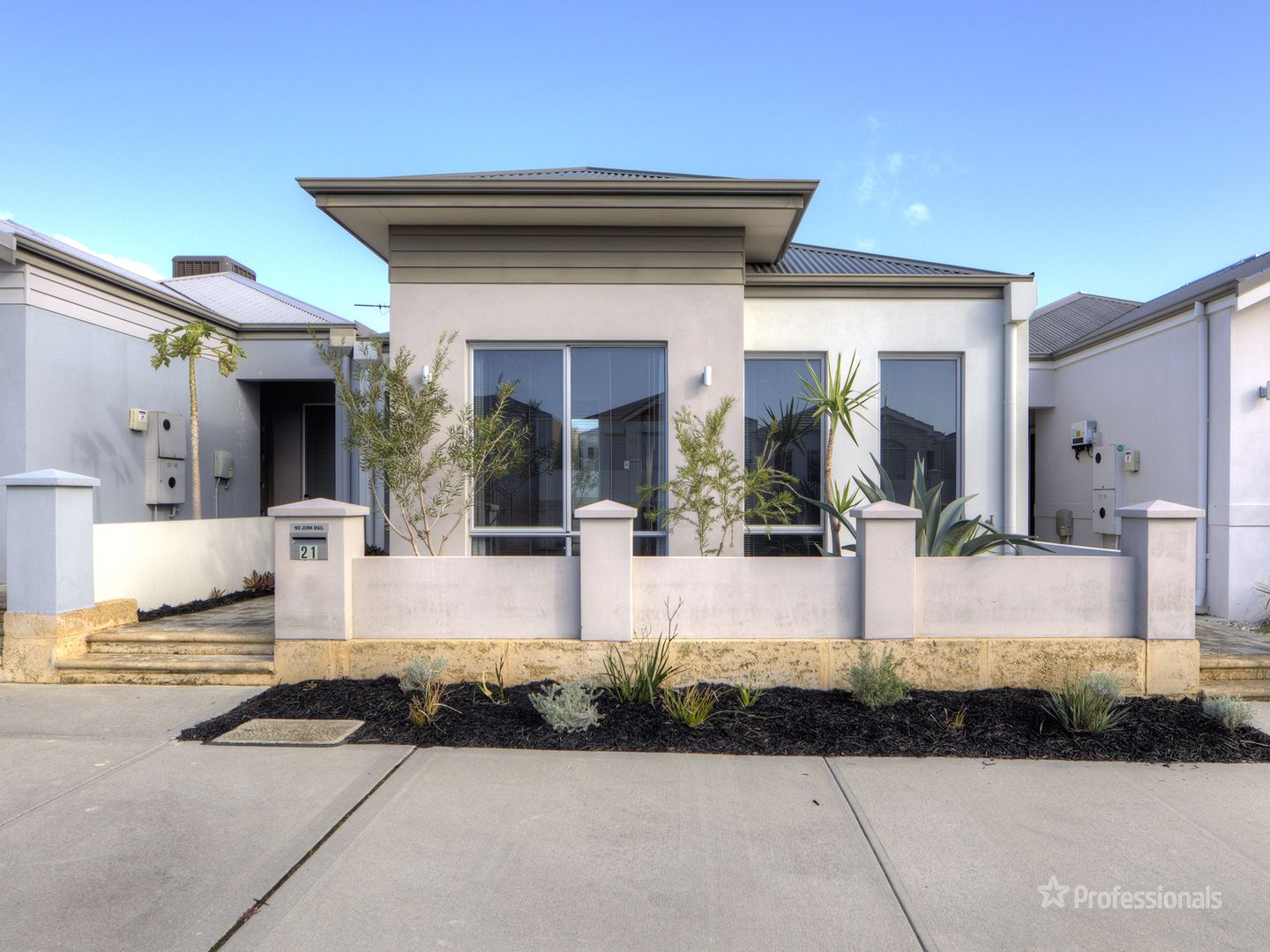 3 bedrooms House in 21 Lockerbie Turn BUTLER WA, 6036