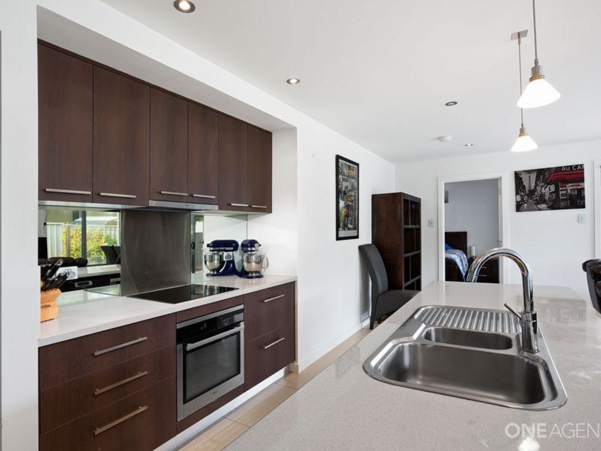 3 bedrooms Apartment / Unit / Flat in 2/16 Bindaree Road LEGANA TAS, 7277