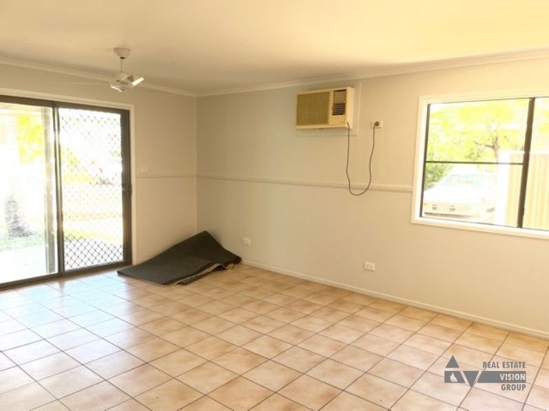 Unit 3/45 Baker St, Emerald QLD 4720, Image 2