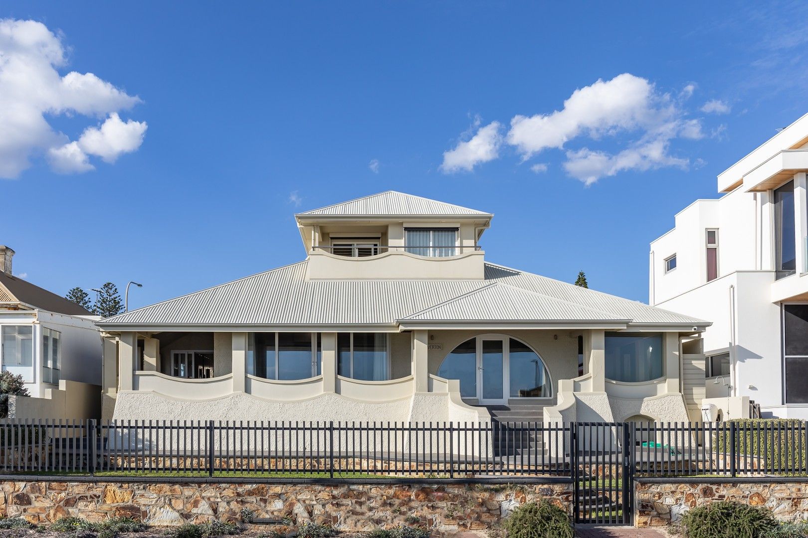 4 bedrooms House in 293 Esplanade HENLEY BEACH SA, 5022