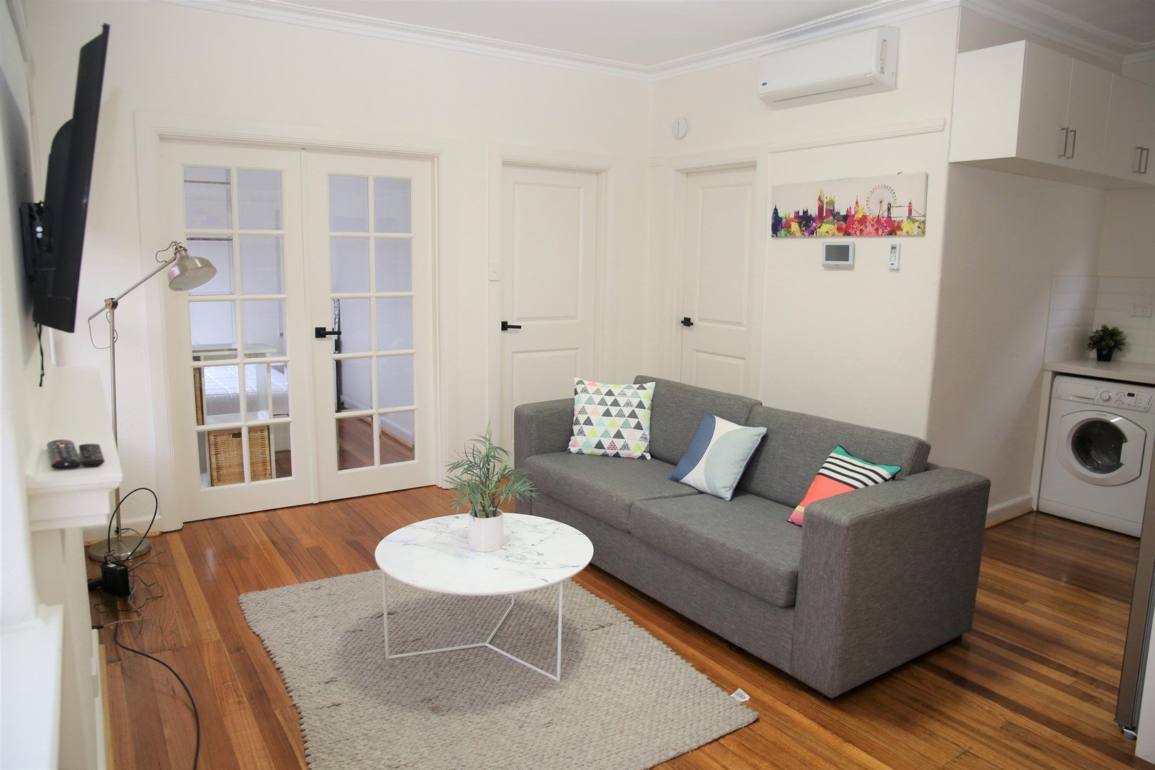3 bedrooms Apartment / Unit / Flat in 189 Brighton rd ELWOOD VIC, 3184