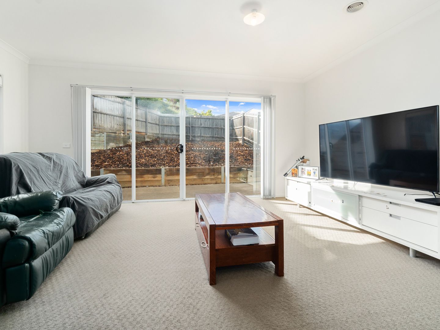 1/13 Silverdale Drive, Darley VIC 3340, Image 2