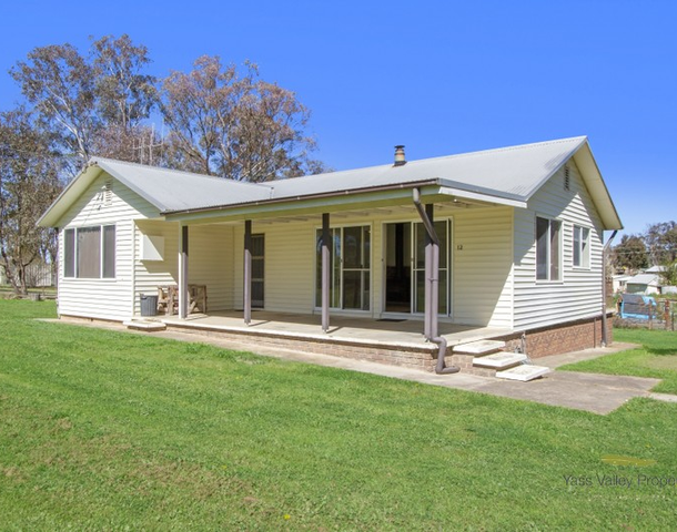 12 Airy Street, Bowning NSW 2582