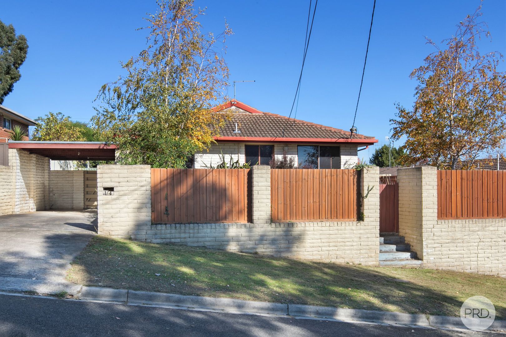 1/4 Aquila Court, Ballarat North Property History & Address Research