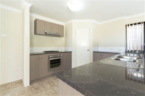 3 bedrooms House in 27 Jedburgh Loop SINAGRA WA, 6065