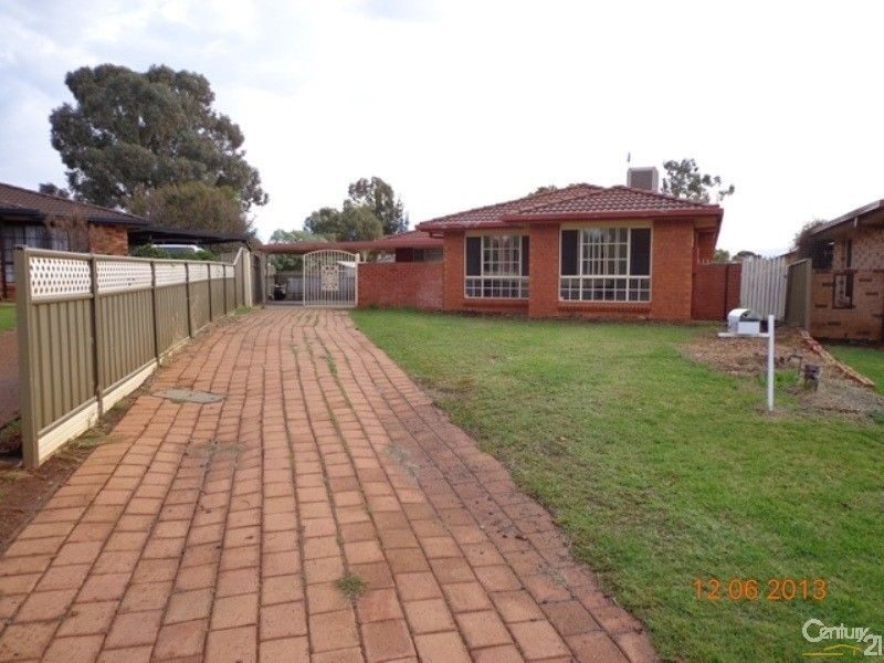 22 John Glenn Place, Dubbo NSW 2830