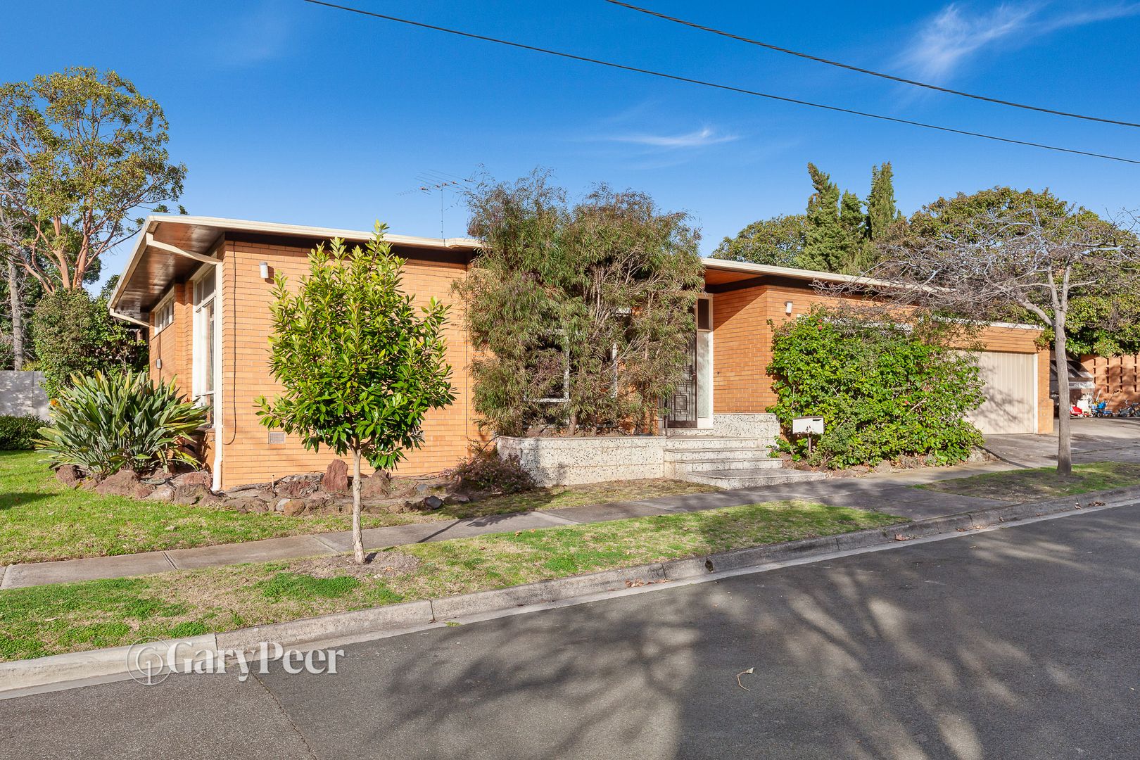 4 bedrooms House in 4A St Aubins Ave CAULFIELD NORTH VIC, 3161