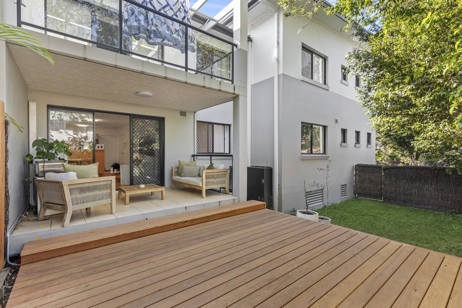 1 bedrooms Apartment / Unit / Flat in 4/74-76 Old Pittwater Road BROOKVALE NSW, 2100