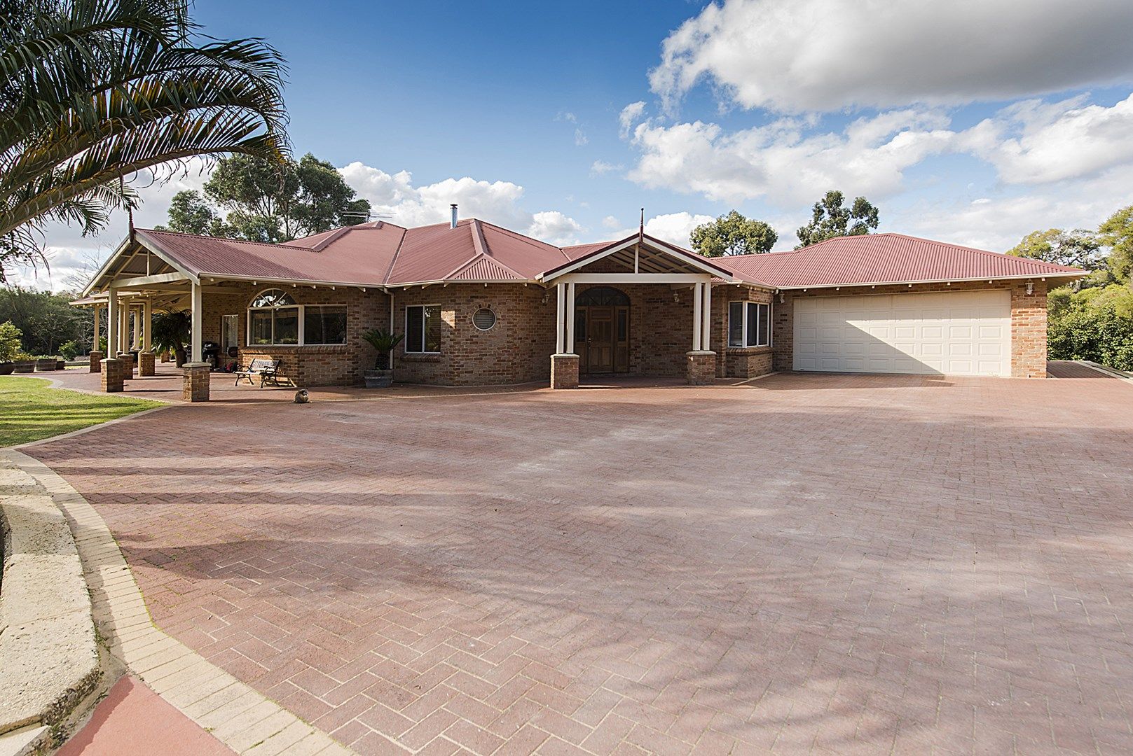 124 Foxton Drive, Oakford WA 6121, Image 2