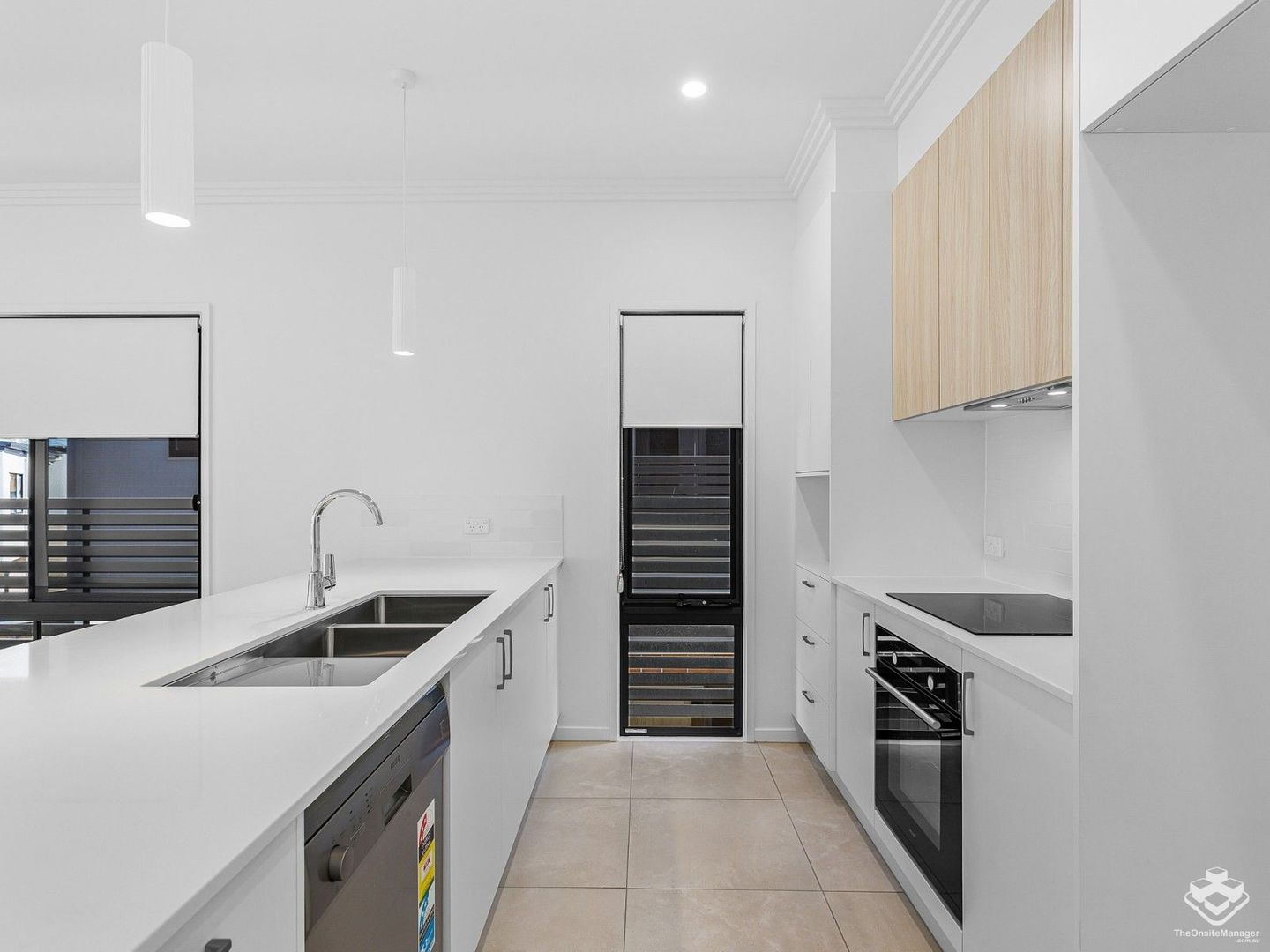 ID21140506/1044 Hamilton Road, McDowall QLD 4053 Townhouse For Rent