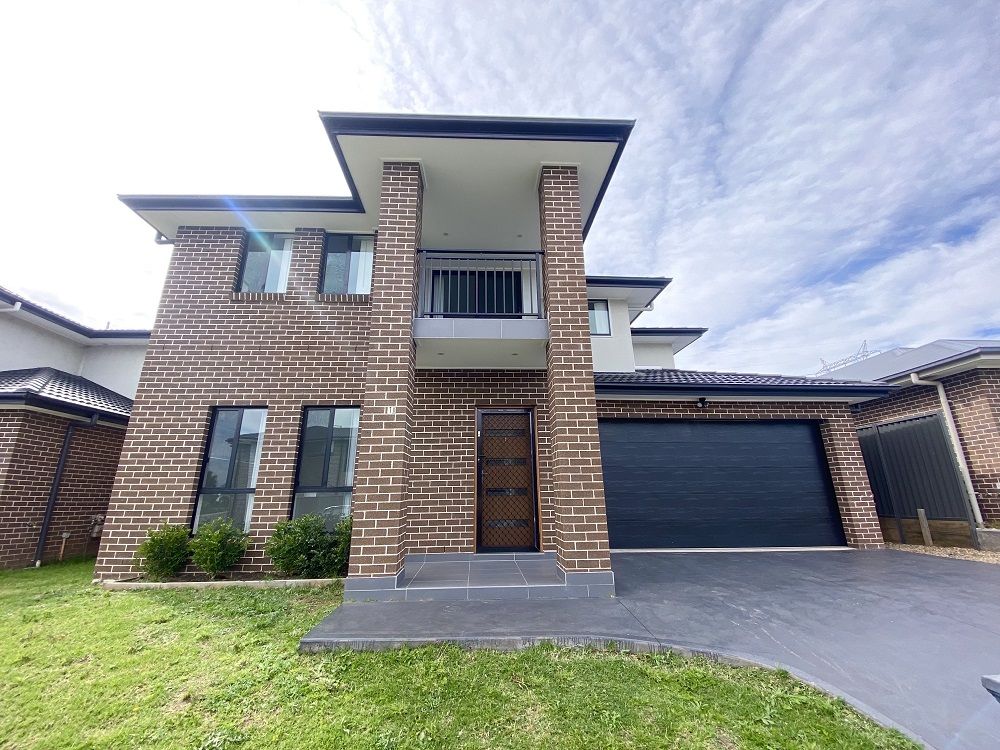 4 bedrooms House in 1b Warrigal Street GREGORY HILLS NSW, 2557